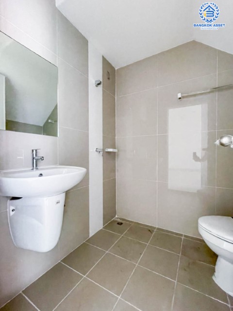 ******ทาวน์เฮ้าส์มือสองย่านนนทบุรี ม.ชวนชื่นทาวน์ กาญจนาฯ-บางใหญ่ เนื้อที่กว้างขวางถึง 21.4 ตร.ว. ฟังก์ชันจัดเต็มถึง 4 ห้องนอน 3 ห้องน้ำ 2 ที่จอดรถ บ้านสภาพดี พร้อมอยู่ บนทำเลยอดเยี่ยม ใกล้เซ็นทรัลเวสต์เกต และทางด่วน "ศรีรัช" ในราคาถูกสุด!